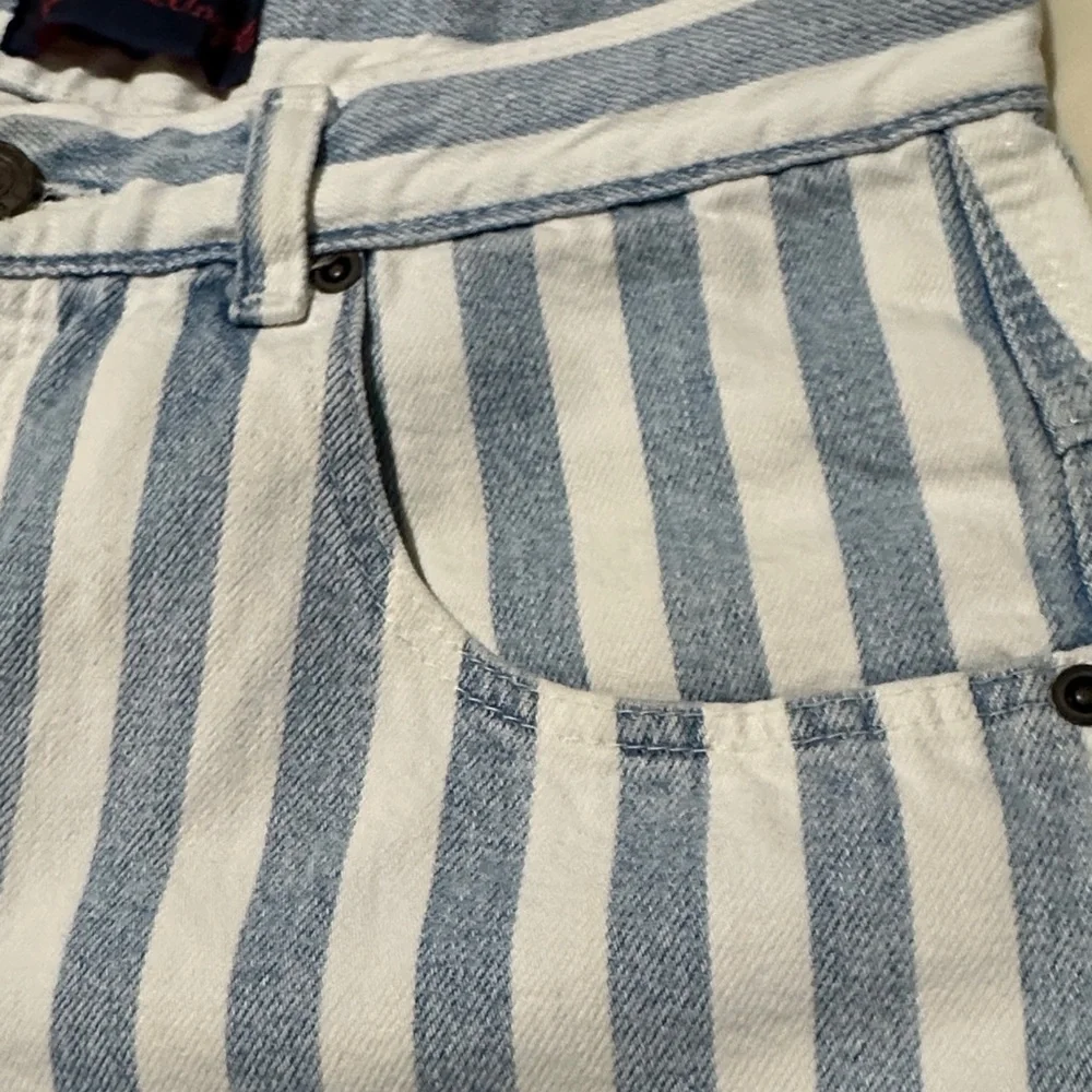 Chic Striped Jean Shorts in Blue and White